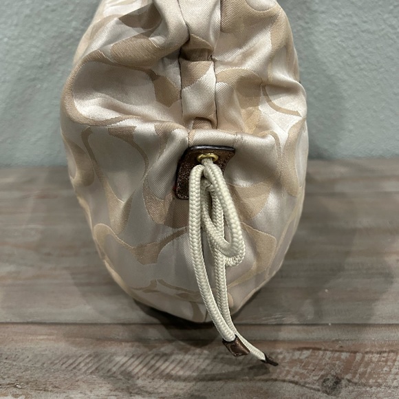 Authentic Signature Coach Poppy Shoulder Handbag - Picture 4 of 10